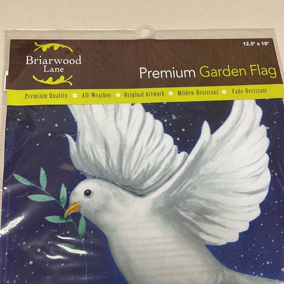 Briarwoodlane decorative garden flag - Picture 3 of 8